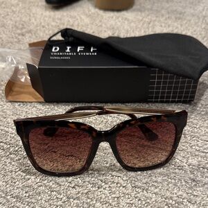 DIFF Hailey Sunglasses